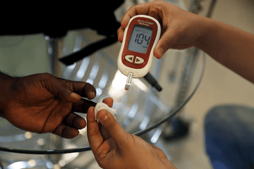 How to Test Blood Sugar? A Complete 2025 Guide - Meenorio